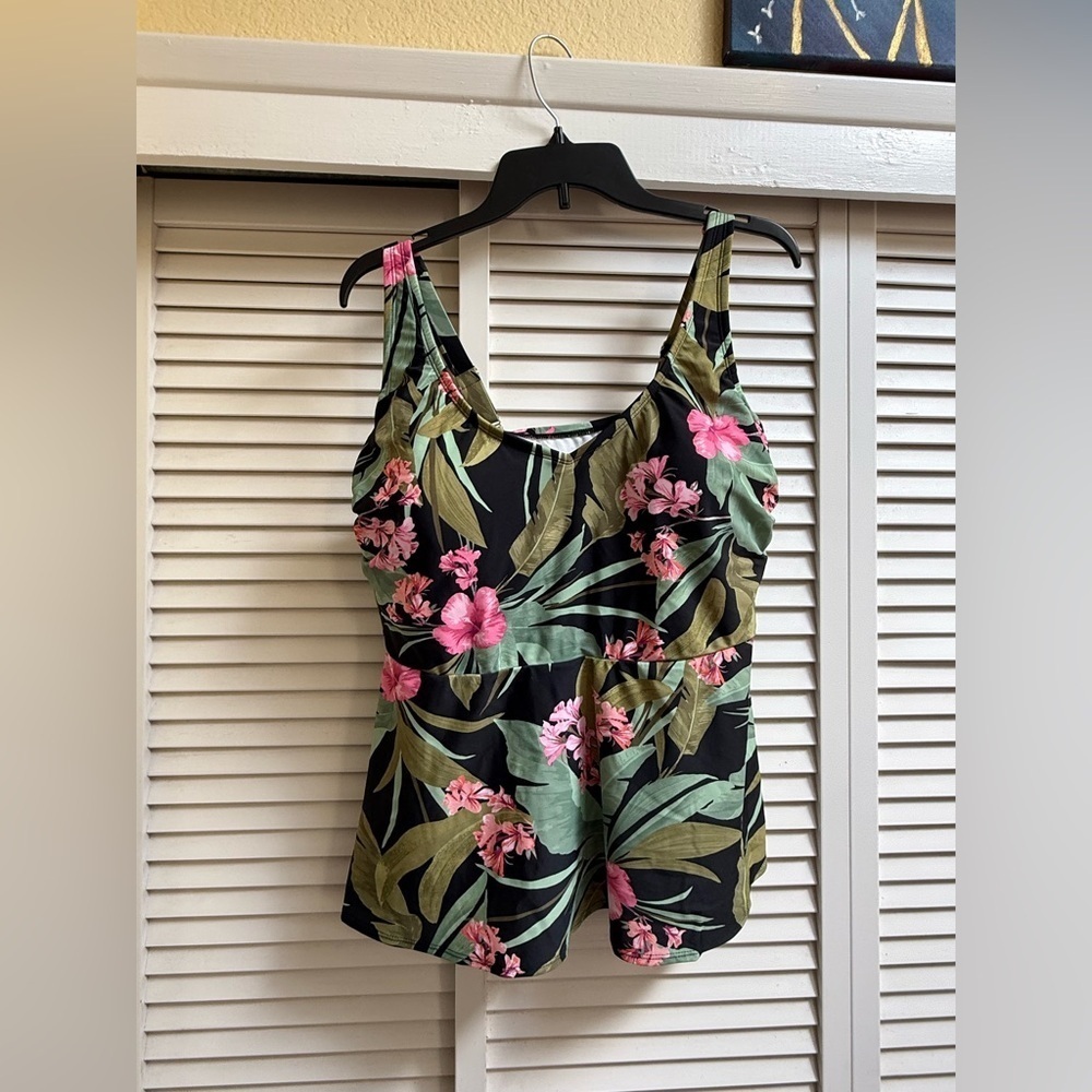 Floral Black Swimsuit Tank Top Women’s Sz 18